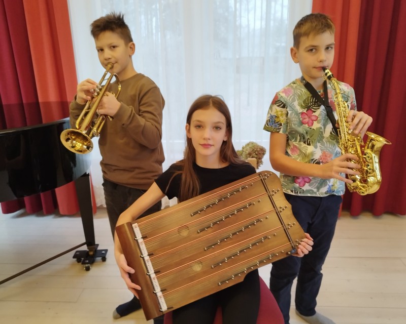 Jauni instrumenti Jaunpiebalgas talantiem