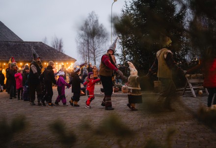 Svinīgā eglītes atklāšana Jaunpiebalgā