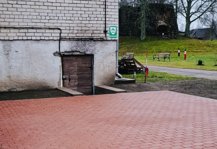 Uzlabota apkārtne pie Annas ielas 4 ēkas